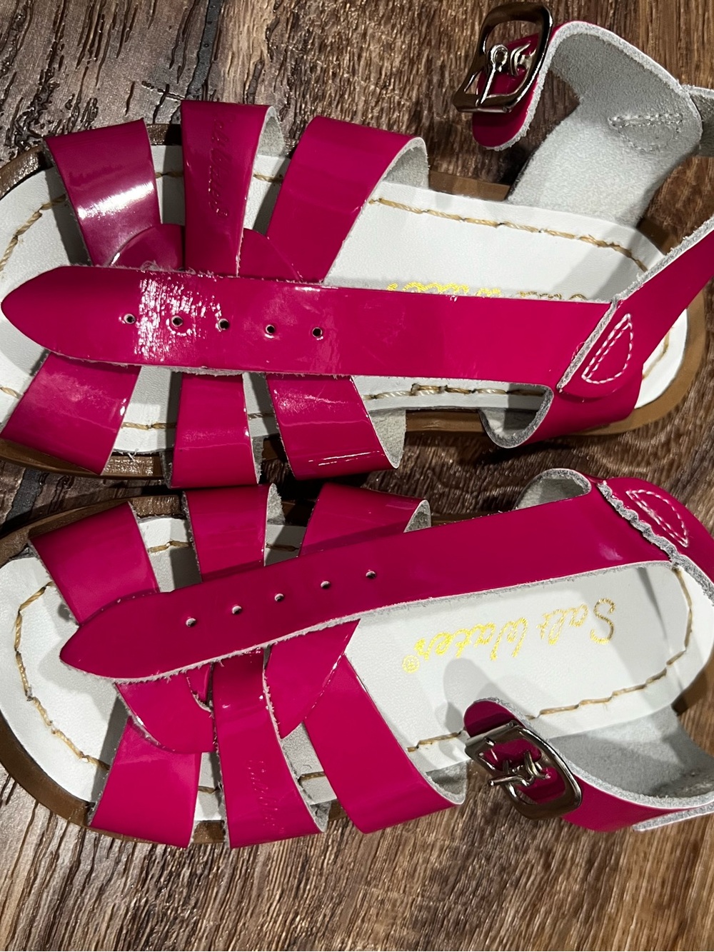 EUC Salt Water Sandals by Hoy Bright Pink Patent Girls' Strappy Sandals - size 8 - Picture 3 of 3